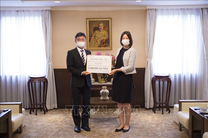 Japan bank Aozora donates US$45,000 to Vietnam COVID-19 vaccine fund
